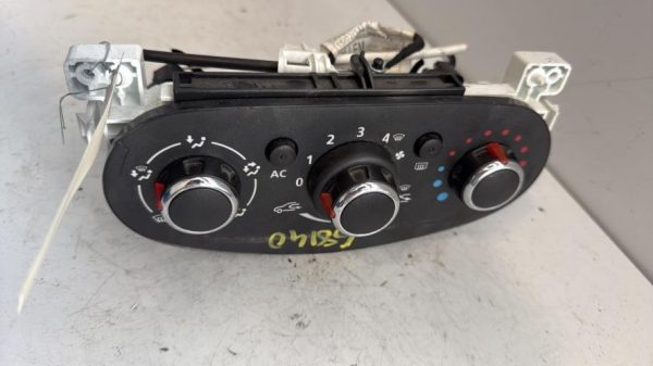 Commande chauffage DACIA SANDERO 2 PHASE 1 Diesel - Image 1