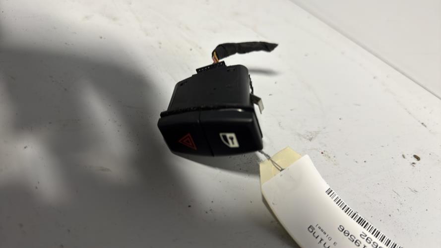 Bouton de warning BMW SERIE 5 E60 PHASE 1 Diesel - Image 1