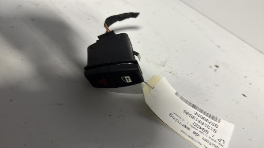 Bouton de warning BMW SERIE 5 E60 PHASE 1 Diesel - Image 2
