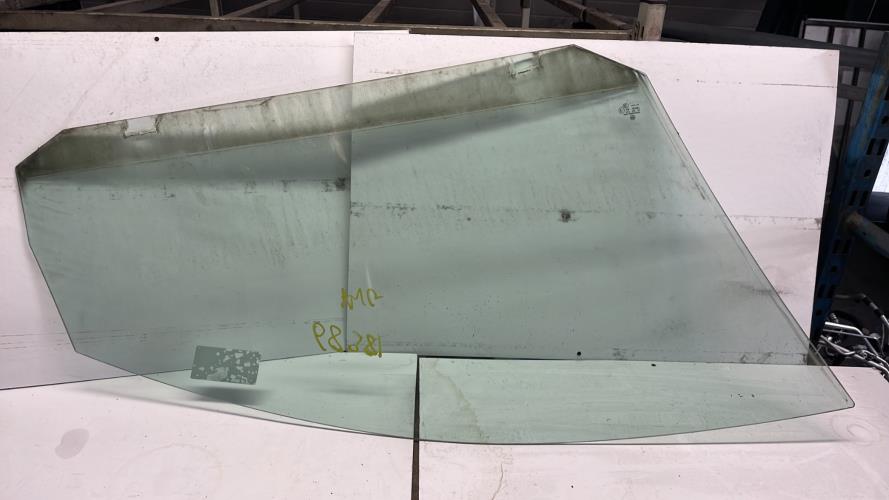 Vitre avant gauche VOLKSWAGEN GOLF 5 Diesel - Image 1