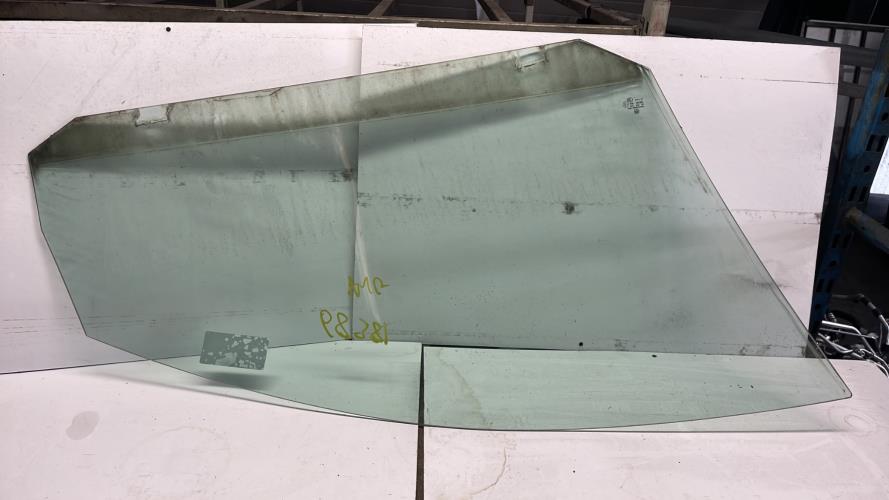 Vitre avant gauche VOLKSWAGEN GOLF 5 Diesel - Image 2