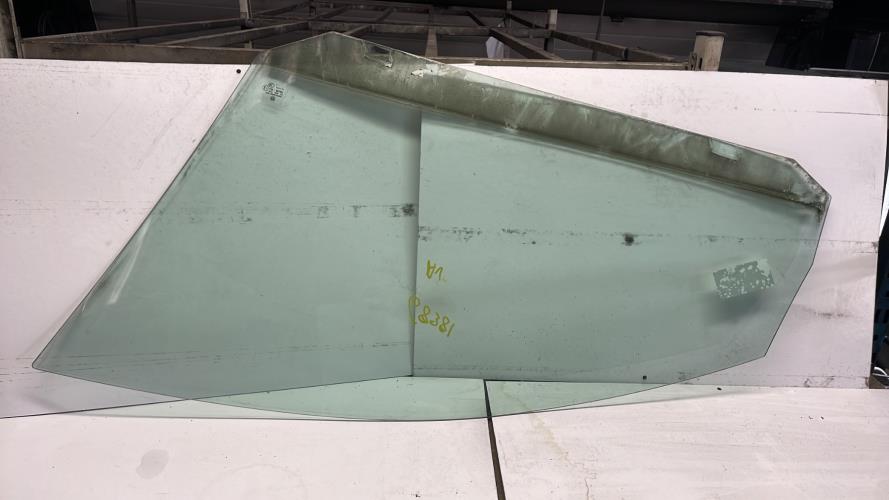 Vitre avant droit VOLKSWAGEN GOLF 5 Diesel - Image 2