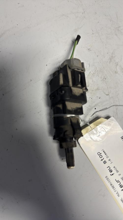 Contacteur feu stop FORD FIESTA 5 PHASE 2 Diesel - Image 1