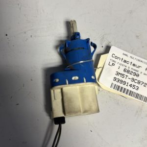 Contacteur feu stop FORD FIESTA 5 PHASE 2 Diesel - Image 1