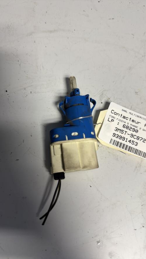 Contacteur feu stop FORD FIESTA 5 PHASE 2 Diesel - Image 1