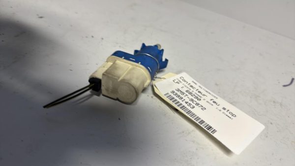 Contacteur feu stop FORD FIESTA 5 PHASE 2 Diesel - Image 2