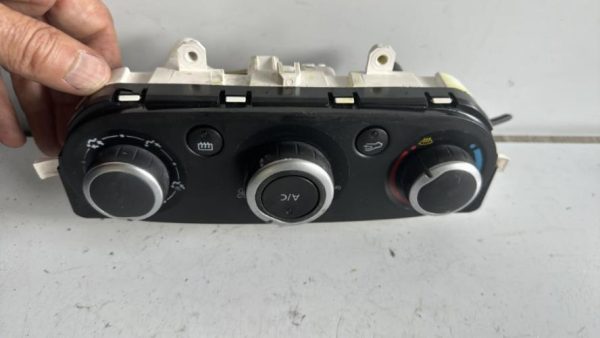 Commande chauffage RENAULT CLIO 4 PHASE 2 Essence - Image 2