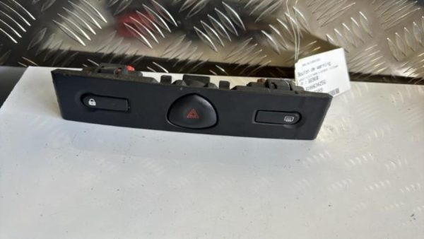 Bouton de warning RENAULT CLIO 2 PHASE 2 Diesel - Image 1