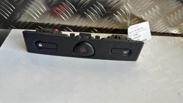 Bouton de warning RENAULT CLIO 2 PHASE 2 Diesel - Image 2