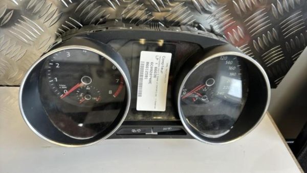 Compteur VOLKSWAGEN POLO 5 PHASE 2 Essence - Image 1