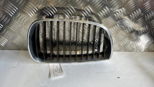 Calandre droite BMW SERIE 1 E87 PHASE 1 Diesel - Image 2