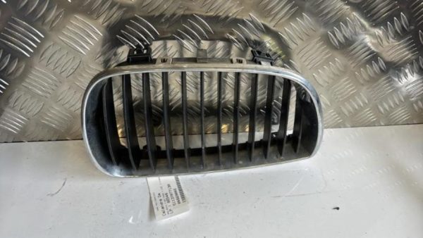 Calandre droite BMW SERIE 1 E87 PHASE 1 Diesel - Image 3