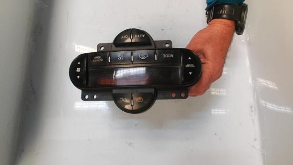 Commande chauffage KIA CARENS 2 Diesel - Image 2