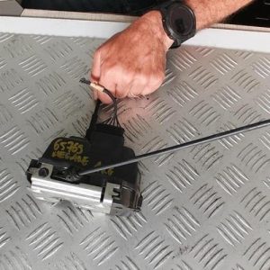Serrure arriere gauche RENAULT MEGANE 2 PHASE 2 BREAK Diesel - Image 1