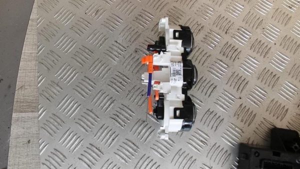 Commande chauffage PEUGEOT 208 1 PHASE 1 Essence - Image 1