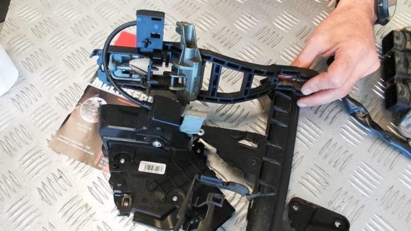 Serrure arriere gauche FORD FOCUS 2 PHASE 1 Diesel - Image 3