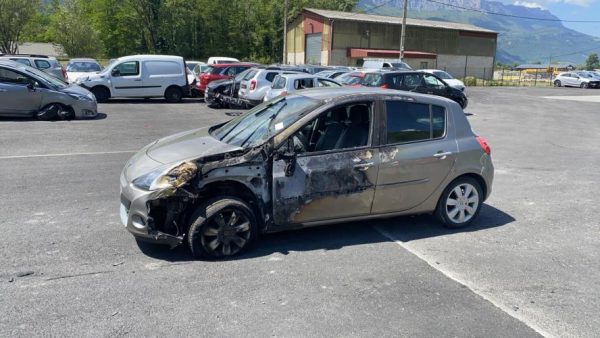 Trappe d'essence RENAULT CLIO 3 PHASE 2 Diesel - Image 3