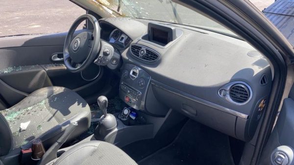 Trappe d'essence RENAULT CLIO 3 PHASE 2 Diesel - Image 6
