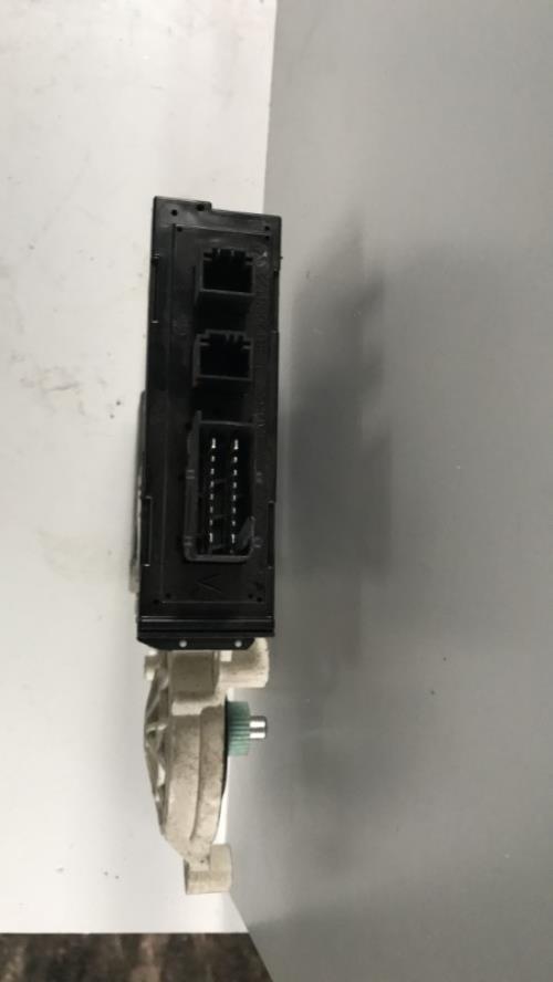 Moteur leve vitre avant droit PEUGEOT 807 Diesel - Image 2