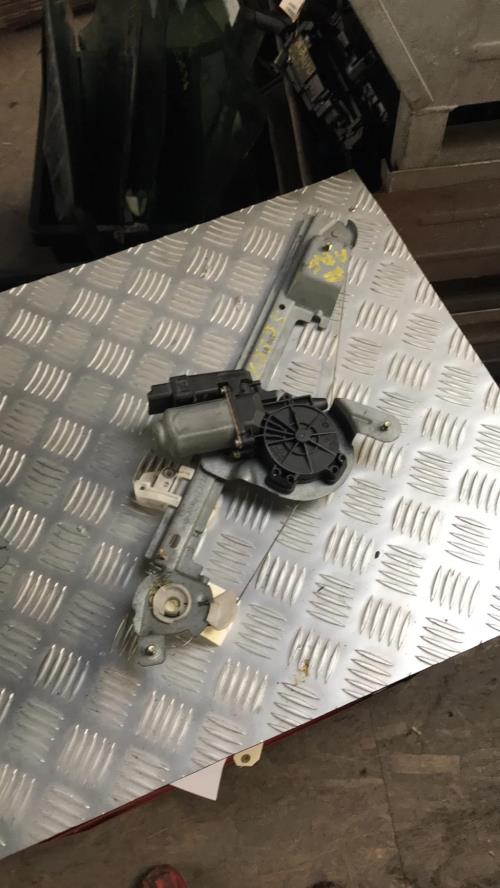 Leve vitre electrique arriere gauche RENAULT - Image 3