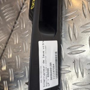 Interrupteur de leve vitre avant droit RENAULT SCENIC 3 PHASE 1 Diesel - Image 1