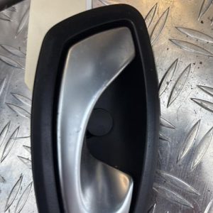 Poignee interieur avant gauche RENAULT SCENIC 3 PHASE 1 Diesel - Image 1