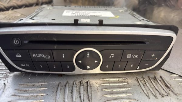 Autoradio d'origine RENAULT SCENIC 3 PHASE 1 Diesel - Image 1