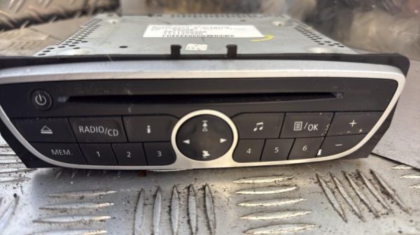 Autoradio d'origine RENAULT SCENIC 3 PHASE 1 Diesel - Image 2