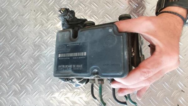 Bloc ABS (freins anti-blocage) CITROEN C3 1 PHASE 1 Diesel - Image 3