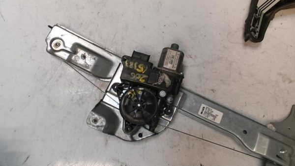 Leve vitre electrique avant gauche PEUGEOT 208 1 PHASE 1 Essence - Image 1