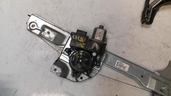 Leve vitre electrique avant gauche PEUGEOT 208 1 PHASE 1 Essence - Image 2