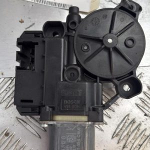Moteur leve vitre arriere droit VOLKSWAGEN POLO 5 PHASE 1 Diesel - Image 1