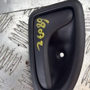 Poignee interieur avant gauche RENAULT CLIO 2 PHASE 1 Essence - Image 1
