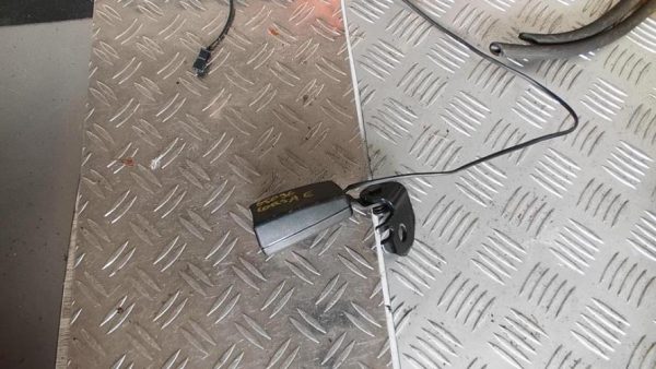 Attache ceinture arriere droit OPEL CORSA E Essence - Image 2