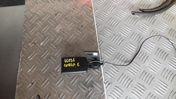 Attache ceinture arriere gauche OPEL CORSA E Essence - Image 1