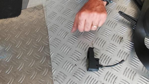 Interrupteur de leve vitre avant droit OPEL CORSA E Essence - Image 3