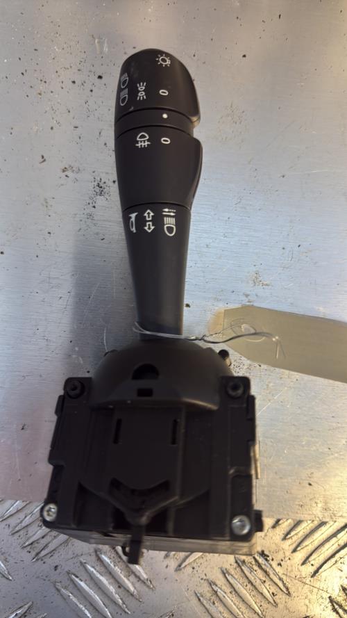 Commodo phare RENAULT CLIO 4 PHASE 2 Diesel - Image 1