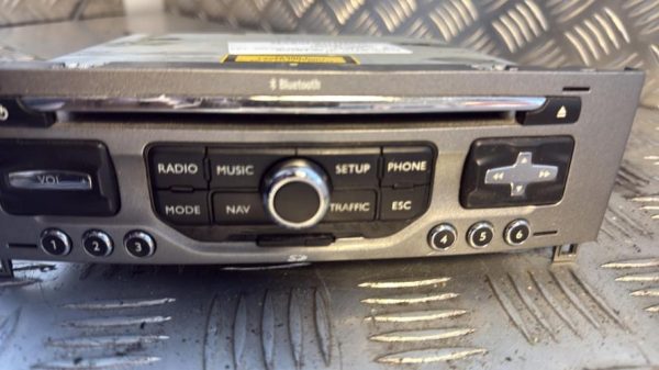 Autoradio d'origine PEUGEOT 308 1 SW PHASE 1 BREAK Diesel - Image 1