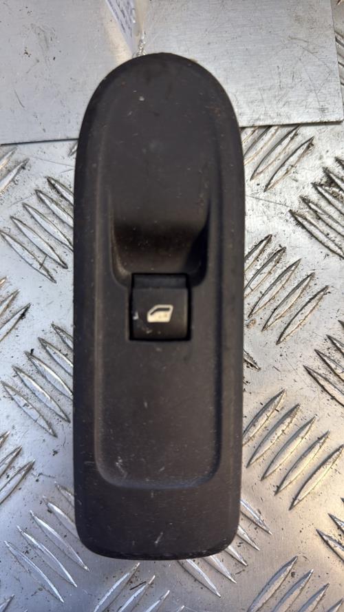 Interrupteur de leve vitre avant droit RENAULT MEGANE 3 PHASE 1 COUPE Diesel - Image 3