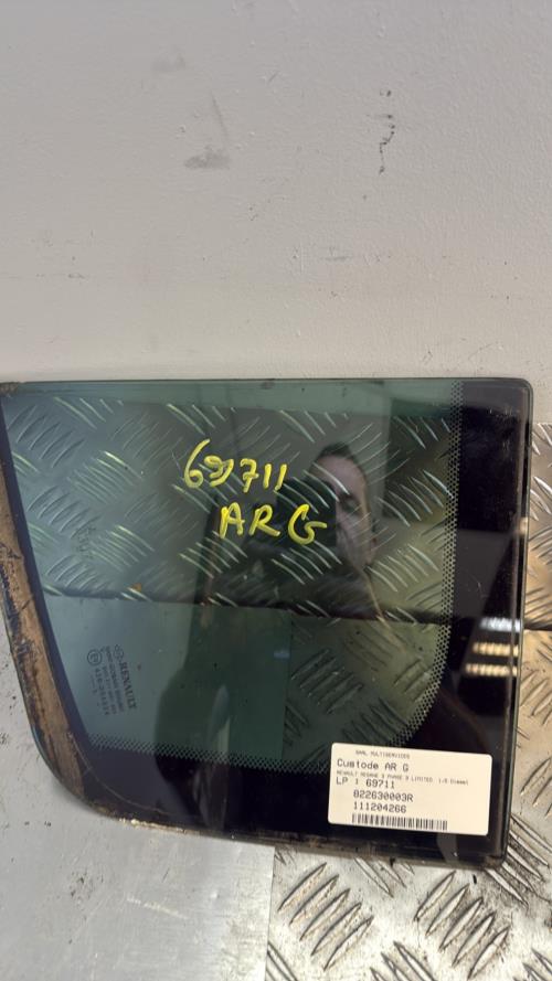 Custode arriere gauche (porte) RENAULT MEGANE 3 PHASE 3 Diesel - Image 1