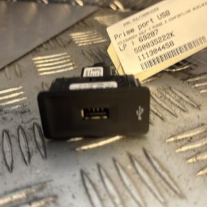 Prise port USB VOLKSWAGEN GOLF 7 PHASE 2 Diesel - Image 1