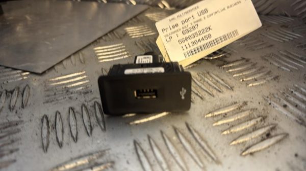 Prise port USB VOLKSWAGEN GOLF 7 PHASE 2 Diesel - Image 1