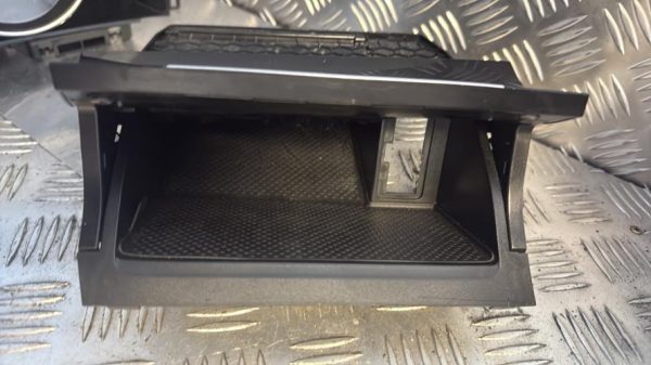 Cendrier VOLKSWAGEN GOLF 7 PHASE 2 Diesel - Image 2