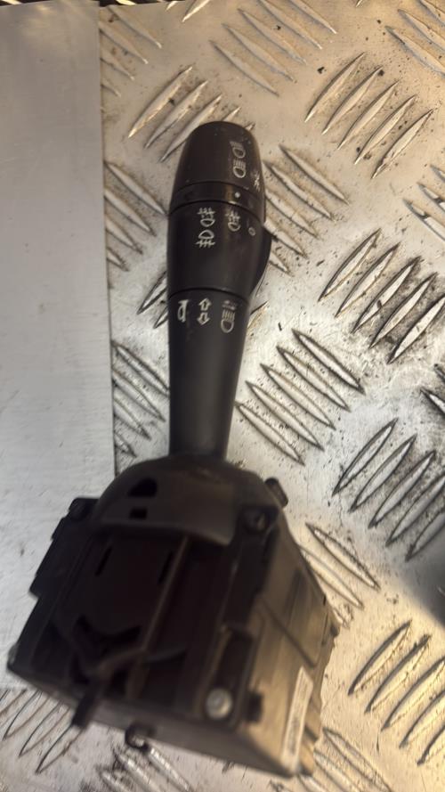 Commodo phare DACIA DUSTER 1 PHASE 1 - Image 1