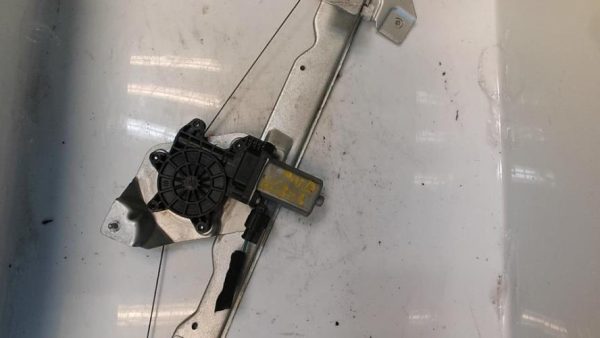 Leve vitre electrique avant droit DACIA DUSTER 1 PHASE 2 Essence - Image 1