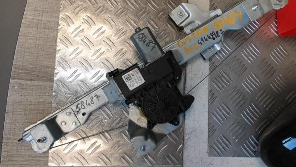 Leve vitre electrique avant gauche DACIA DUSTER 1 PHASE 2 Diesel - Image 1