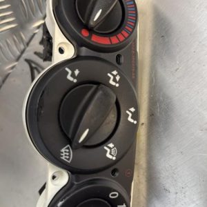 Commande chauffage FORD FOCUS 1 Essence - Image 1
