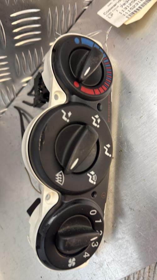 Commande chauffage FORD FOCUS 1 Essence - Image 3