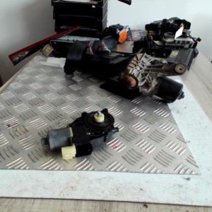 Moteur leve vitre avant droit FORD FIESTA 6 PHASE 1 Essence - Image 1