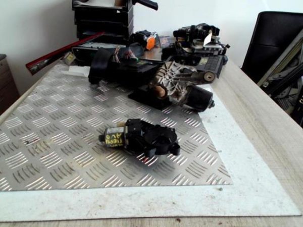 Moteur leve vitre avant droit FORD FIESTA 6 PHASE 1 Essence - Image 2